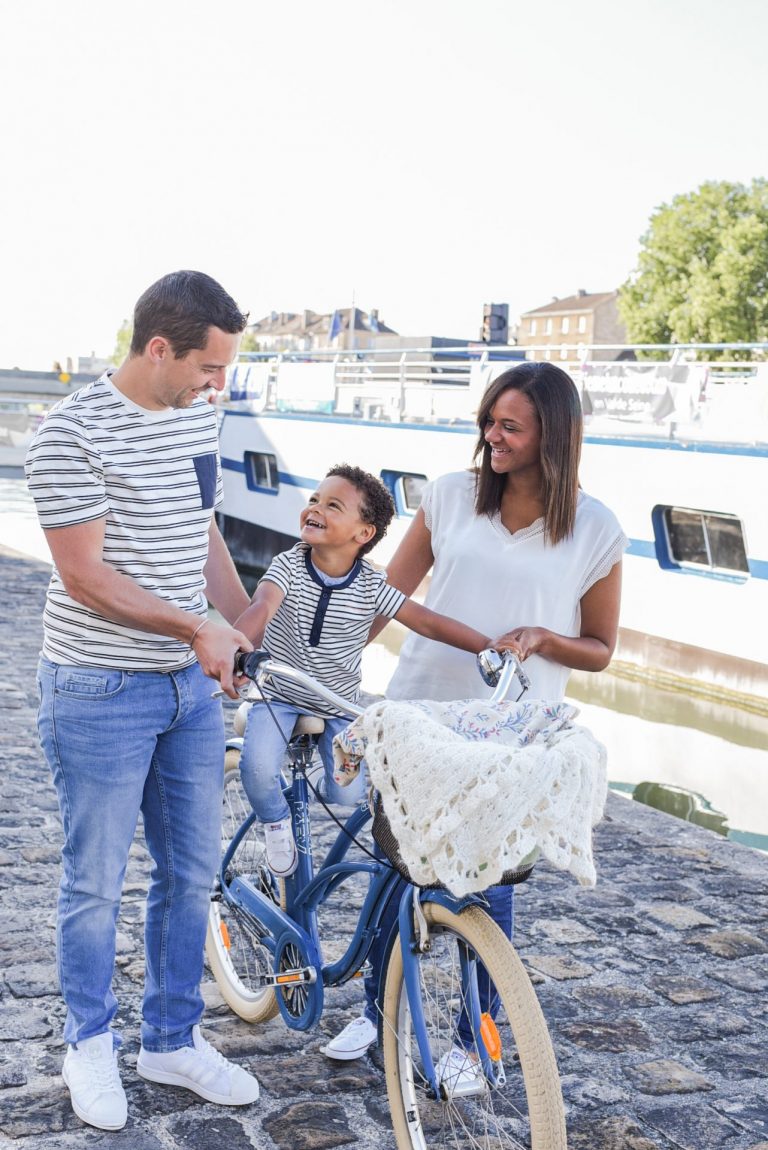 Famille en bords de Seine
